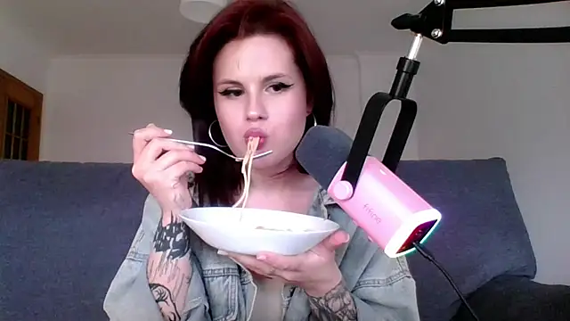 Snapshot of Della_Ideal chatting on 03-06-25, 05:33 Della Ideal online show from 03-06-25, 05:33