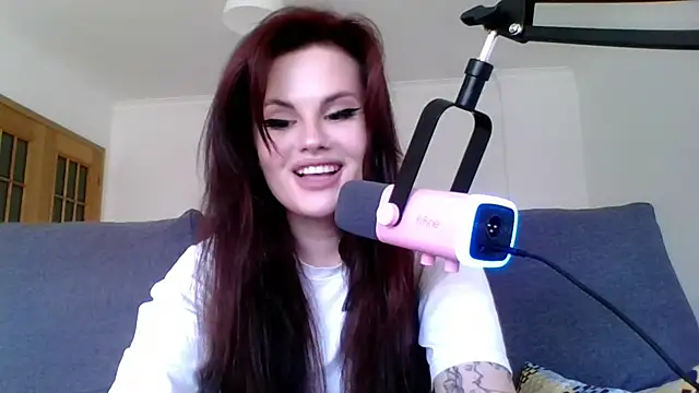 Snapshot of Della_Ideal chatting on 03-11-25, 02:51 Della Ideal online show from 03-11-25, 02:51