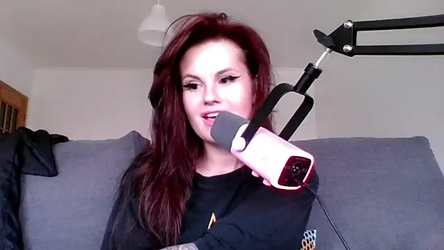 Snapshot of Della_Ideal chatting on 03-15-25, 04:43 Della Ideal online show from 03-15-25, 04:43