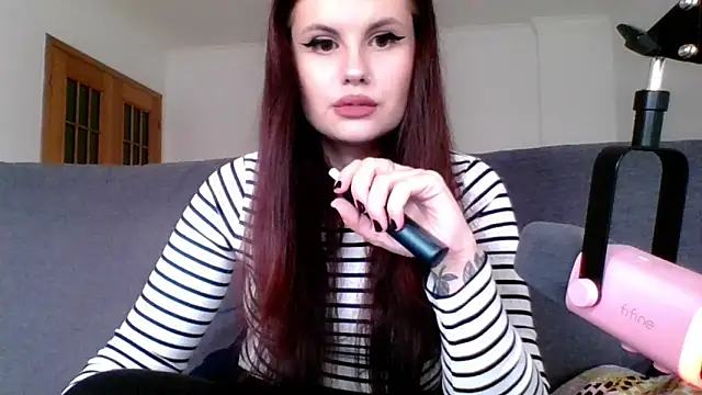 Snapshot of Della_Ideal chatting on 03-16-25, 04:23 Della Ideal online show from 03-16-25, 04:23