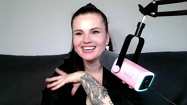 Snapshot of Della_Ideal chatting on 03-19-25, 12:12 Della Ideal online show from 03-19-25, 12:12