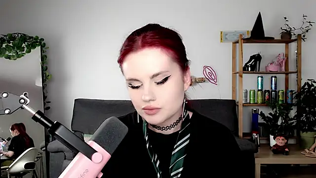 Snapshot of Della_Ideal chatting on 09-21-25, 06:42 Della Ideal online show from 09-21-25, 06:42