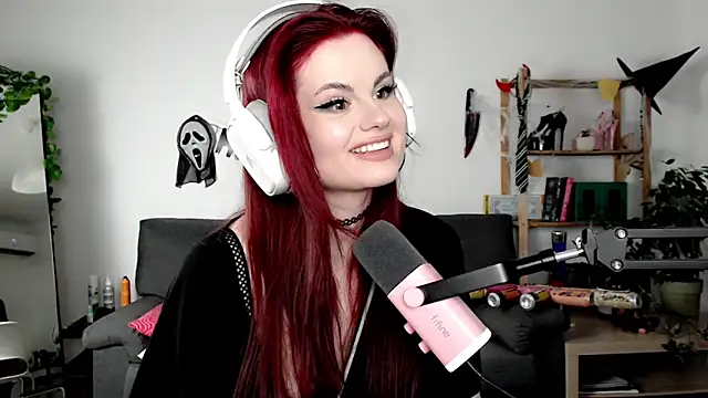 Snapshot of Della_Ideal chatting on 10-19-25, 11:11 Della Ideal online show from 10-19-25, 11:11