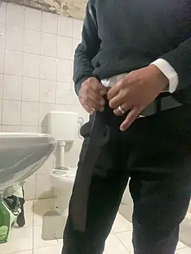 rogerdik76 online show from 03-06-26, 06:21