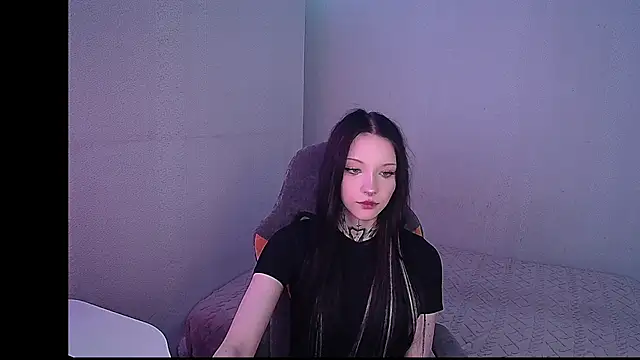 Snapshot of mefwhore chatting on 10-15-25, 04:18 mefwhore online show from 10-15-25, 04:18