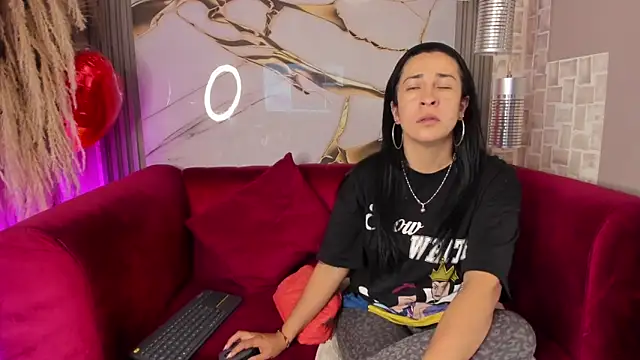 Snapshot of Bella_williamss_ chatting on 11-18-25, 07:51 Bella williamss online show from 11-18-25, 07:51