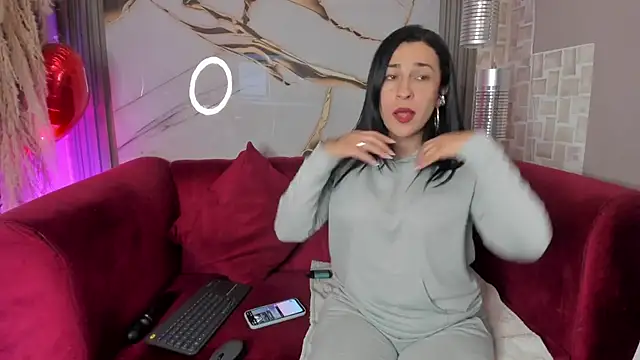 Snapshot of Bella_williamss_ chatting on 11-27-25, 08:33 Bella williamss online show from 11-27-25, 08:33