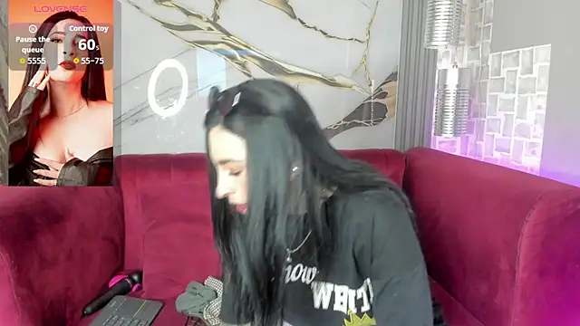 Snapshot of Bella_williamss_ chatting on 12-04-25, 07:44 Bella williamss online show from 12-04-25, 07:44