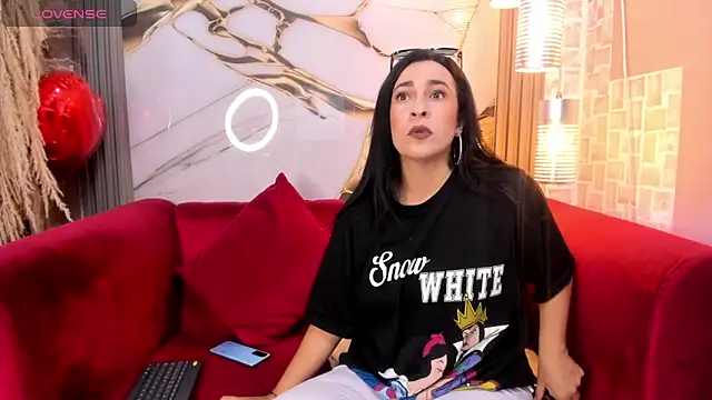 Snapshot of Bella_williamss_ chatting on 12-15-25, 07:40 Bella williamss online show from 12-15-25, 07:40