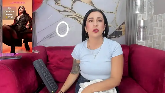 Snapshot of Bella_williamss_ chatting on 02-17-26, 07:53 Bella williamss online show from 02-17-26, 07:53