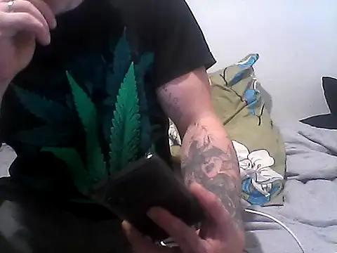 Snapshot of seksowny1990 chatting on 09-19-25, 05:24 seksowny1990 online show from 09-19-25, 05:24