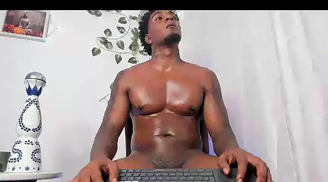 Snapshot of LOGAN_DRAKE chatting on 03-14-25, 09:46 LOGAN DRAKE online show from 03-14-25, 09:46