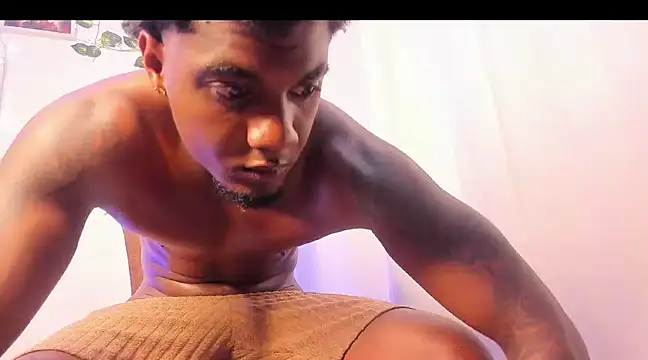 Snapshot of LOGAN_DRAKE chatting on 03-23-25, 02:04 LOGAN DRAKE online show from 03-23-25, 02:04