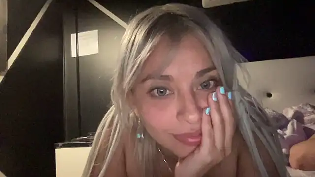 Snapshot of WhiteSnow09 chatting on 02-28-25, 01:05 WhiteSnow09 online show from 02-28-25, 01:05