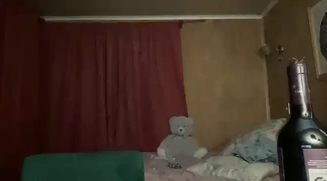 Snapshot of WhiteSnow09 chatting on 03-08-25, 01:17 WhiteSnow09 online show from 03-08-25, 01:17