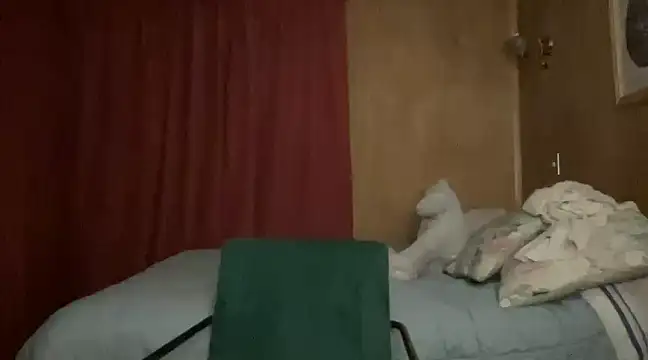 Snapshot of WhiteSnow09 chatting on 03-09-25, 01:46 WhiteSnow09 online show from 03-09-25, 01:46