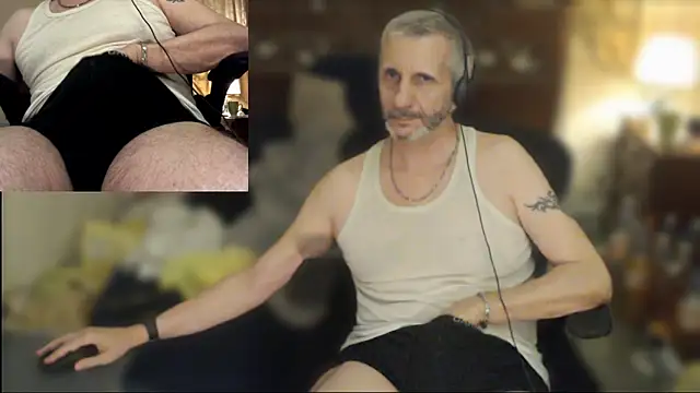 Snapshot of maxdaddy690 chatting on 05-18-26, 10:26 maxdaddy690 online show from 05-18-26, 10:26