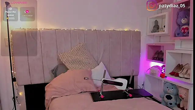 Snapshot of MiiaParker6972 chatting on 02-18-26, 01:12 MiiaParker6972 online show from 02-18-26, 01:12