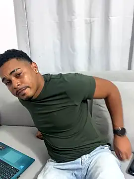 Snapshot of latinbbc_00 chatting on 09-14-25, 05:39 latinbbc 00 online show from 09-14-25, 05:39