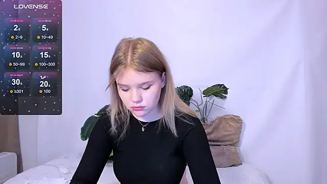 LaseyMoon online show from 03-05-25, 08:43