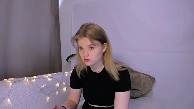 LaseyMoon online show from 03-12-25, 01:25