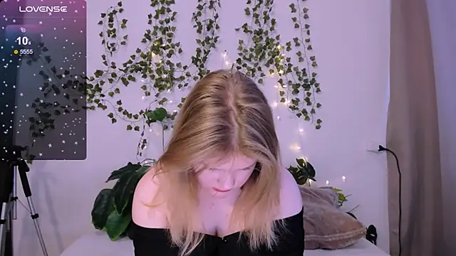 LaseyMoon online show from 03-13-25, 04:16