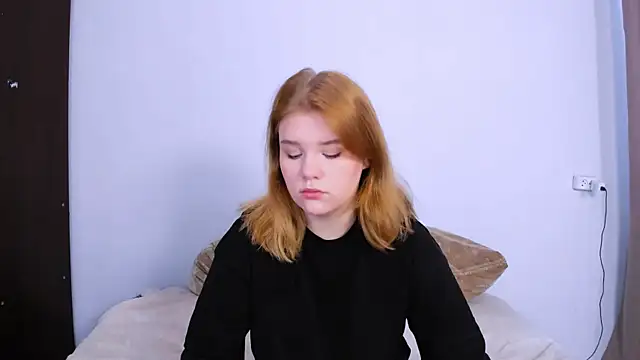 LaseyMoon online show from 09-10-25, 01:27