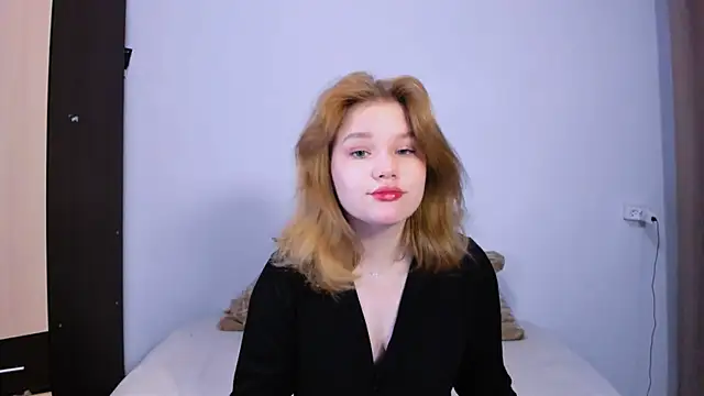 LaseyMoon online show from 09-15-25, 01:38