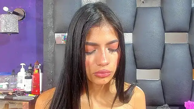 EMYCLARK01 online show from 01-17-26, 04:06