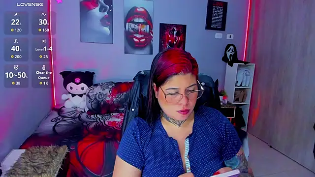 Snapshot of Veronika_metal chatting on 10-30-25, 04:36 Veronika metal online show from 10-30-25, 04:36