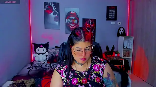 Snapshot of Veronika_metal chatting on 11-11-25, 08:14 Veronika metal online show from 11-11-25, 08:14