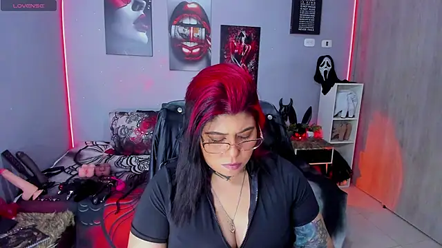 Snapshot of Veronika_metal chatting on 12-17-25, 11:55 Veronika metal online show from 12-17-25, 11:55