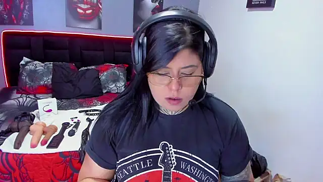 Snapshot of Veronika_metal chatting on 07-21-26, 10:12 Veronika metal online show from 07-21-26, 10:12