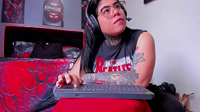 Snapshot of Veronika_metal chatting on 07-29-26, 07:34 Veronika metal online show from 07-29-26, 07:34