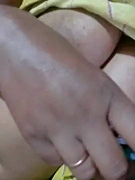 Snapshot of Disha2870 chatting on 03-18-26, 02:47 Disha2870 online show from 03-18-26, 02:47