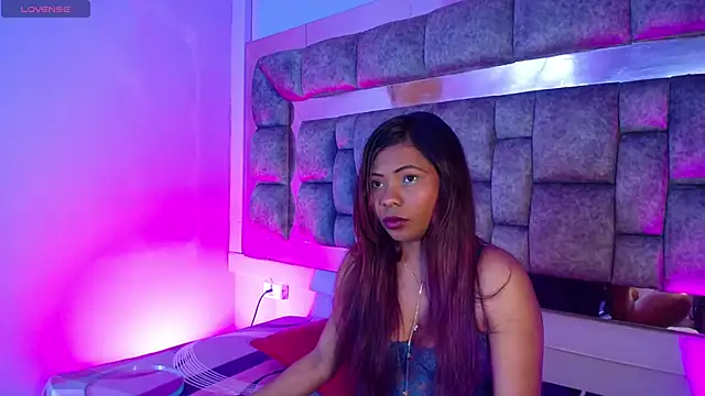 Agata Grubisic online show from 10-18-25, 03:31