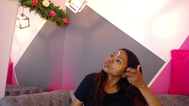 Snapshot of Agata_Grubisic chatting on 12-21-25, 03:13 Agata Grubisic online show from 12-21-25, 03:13