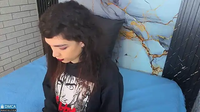 MaeveKuro online show from 12-20-25, 03:24