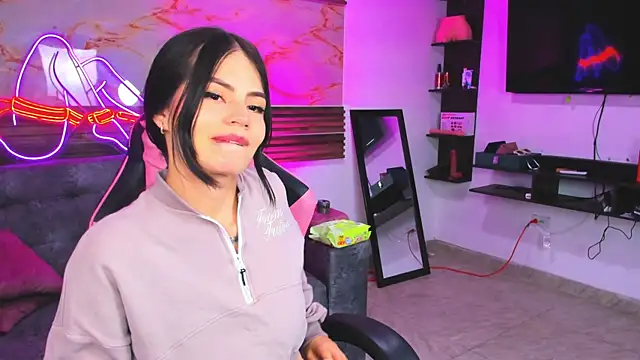 Snapshot of Cloe_roouse chatting on 05-31-26, 01:47 Cloe roouse online show from 05-31-26, 01:47
