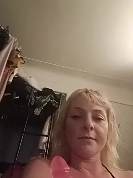Foxxyhoneypott online show from 06-17-26, 10:39