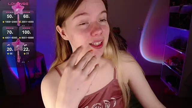 Strawberry juli online show from 09-22-25, 07:43