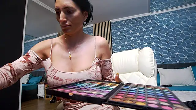 zoeylarkens online show from 11-13-25, 07:35