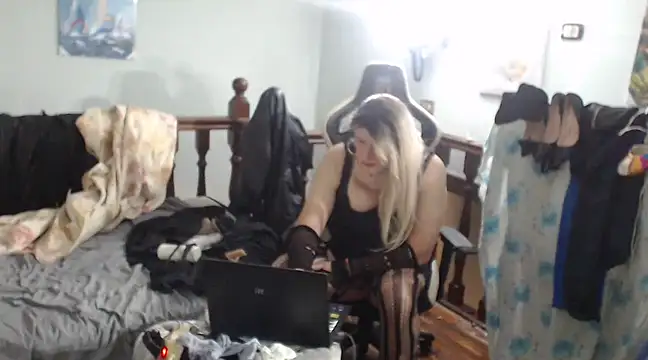 Snapshot of emmex671 chatting on 01-29-25, 04:58 emmex671 online show from 01-29-25, 04:58