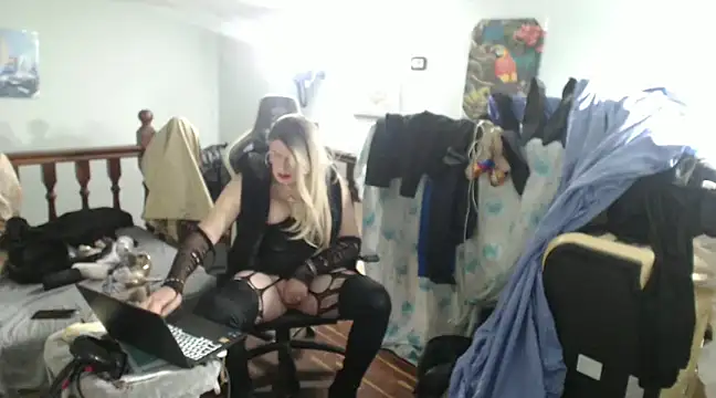 Snapshot of emmex671 chatting on 02-07-25, 06:35 emmex671 online show from 02-07-25, 06:35