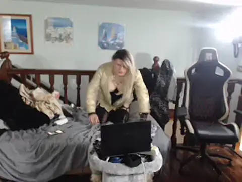 Snapshot of emmex671 chatting on 03-11-25, 06:10 emmex671 online show from 03-11-25, 06:10