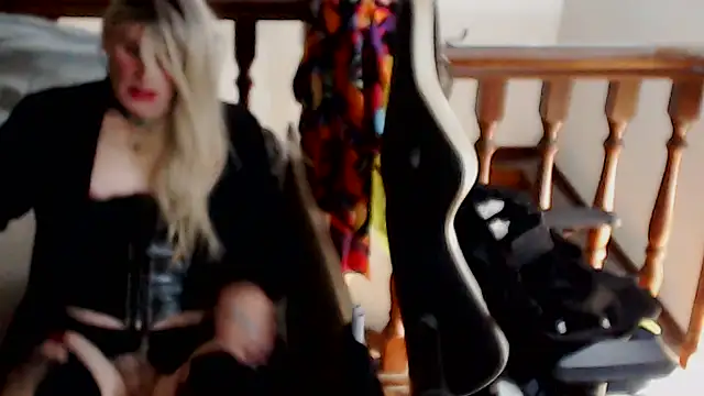 Snapshot of emmex671 chatting on 09-30-25, 06:51 emmex671 online show from 09-30-25, 06:51