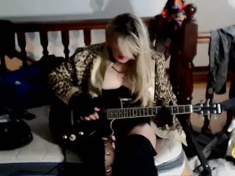 Snapshot of emmex671 chatting on 10-19-25, 02:29 emmex671 online show from 10-19-25, 02:29