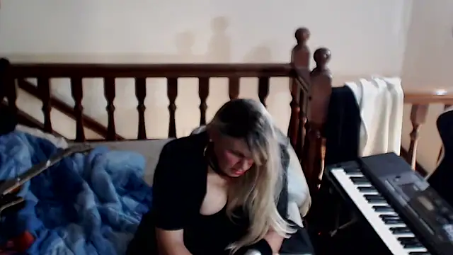 Snapshot of emmex671 chatting on 03-10-26, 07:46 emmex671 online show from 03-10-26, 07:46