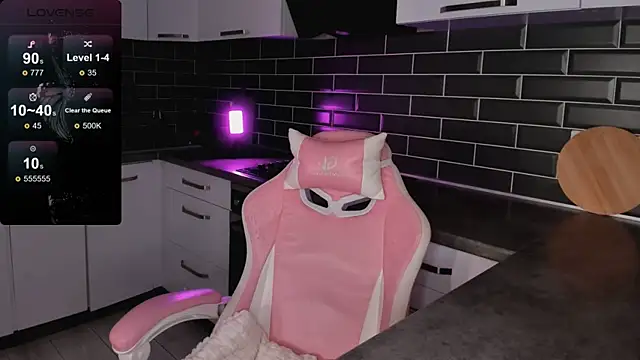 Snapshot of EmmaVictori1 chatting on 01-09-26, 08:06 EmmaVictori1 online show from 01-09-26, 08:06