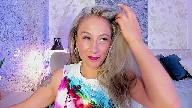 Liannaa  online show from 06-09-26, 07:47